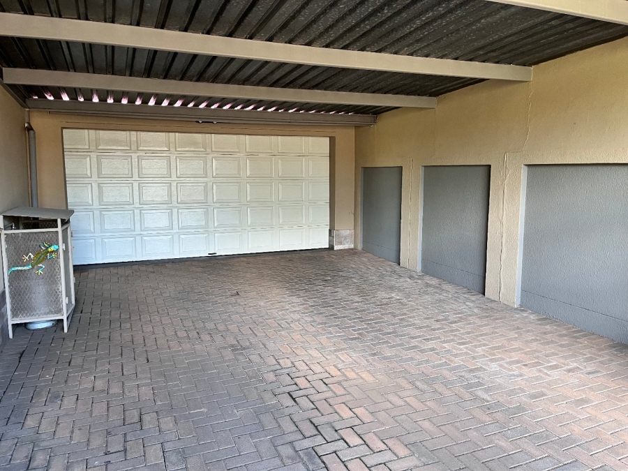 4 Bedroom Property for Sale in Montana Tuine Gauteng