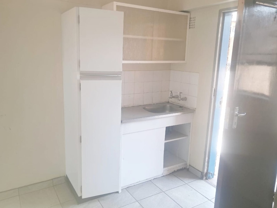 To Let 1 Bedroom Property for Rent in Dawnview Gauteng