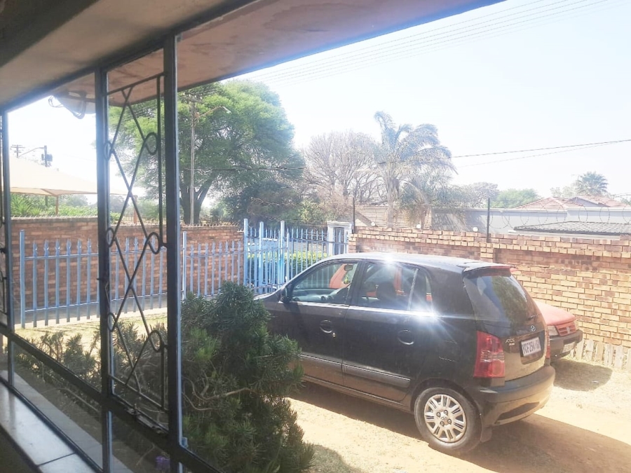 To Let 1 Bedroom Property for Rent in Dawnview Gauteng