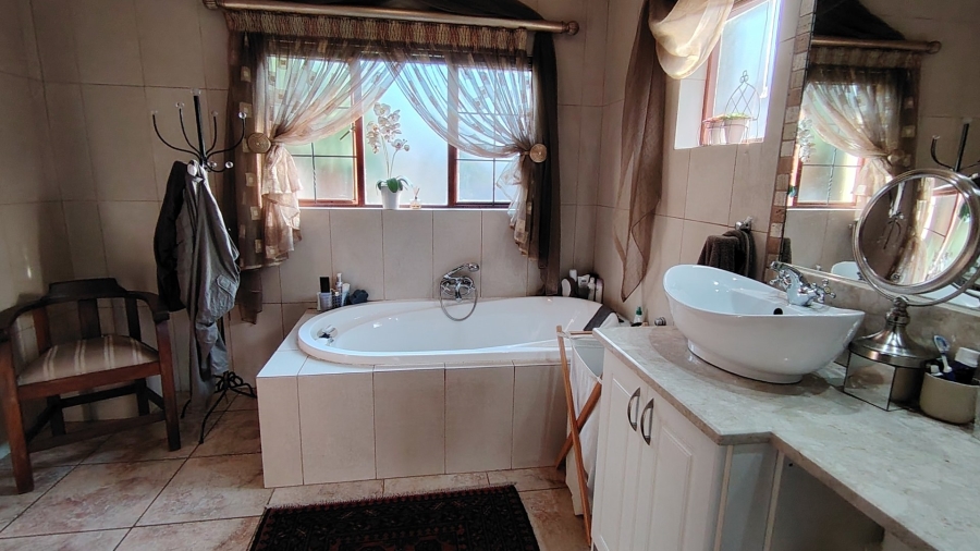 4 Bedroom Property for Sale in Raslouw Manor Gauteng