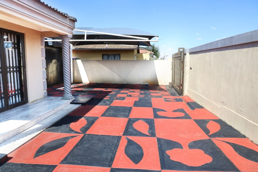 2 Bedroom Property for Sale in Protea Glen Gauteng