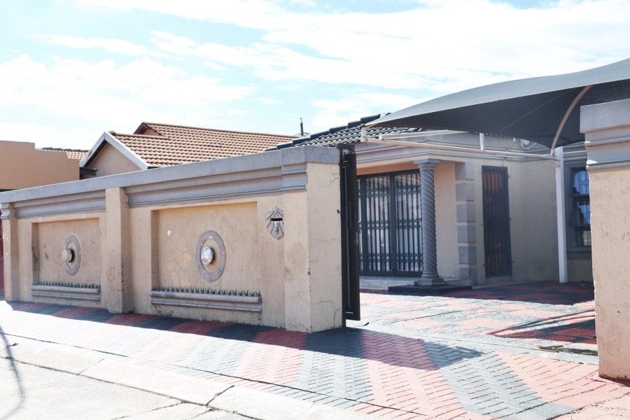 2 Bedroom Property for Sale in Protea Glen Gauteng