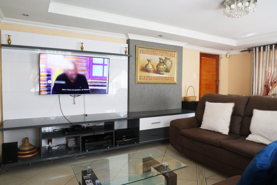 2 Bedroom Property for Sale in Protea Glen Gauteng