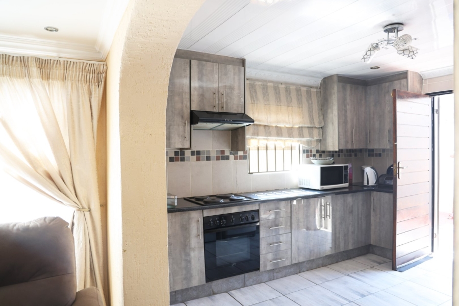 2 Bedroom Property for Sale in Protea Glen Gauteng