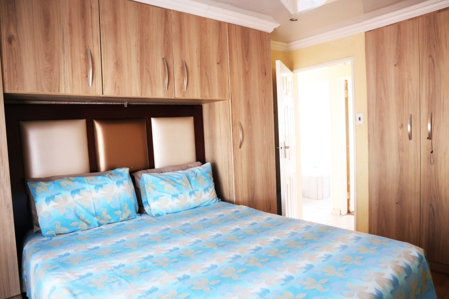 2 Bedroom Property for Sale in Protea Glen Gauteng