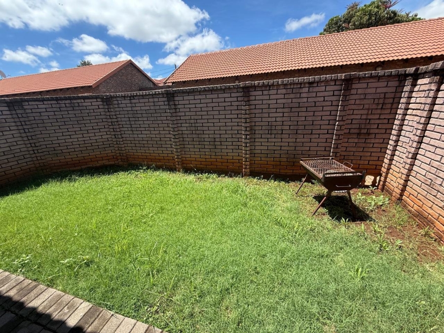 To Let  Bedroom Property for Rent in The Orchards Gauteng