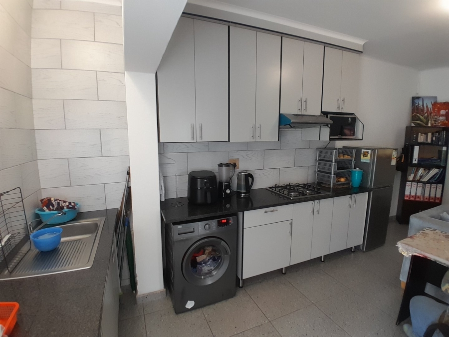 1 Bedroom Property for Sale in Glen Austin Gauteng