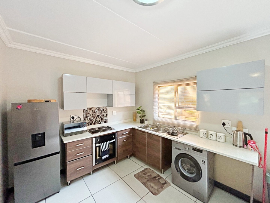 2 Bedroom Property for Sale in Scarlet Park Gauteng