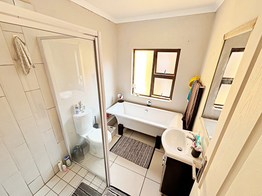 2 Bedroom Property for Sale in Scarlet Park Gauteng