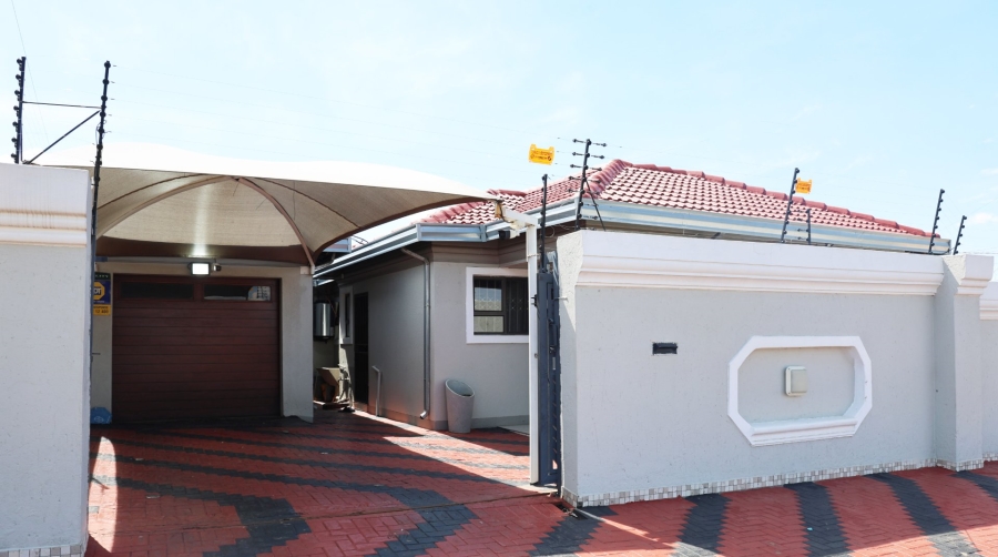 2 Bedroom Property for Sale in Protea Glen Gauteng