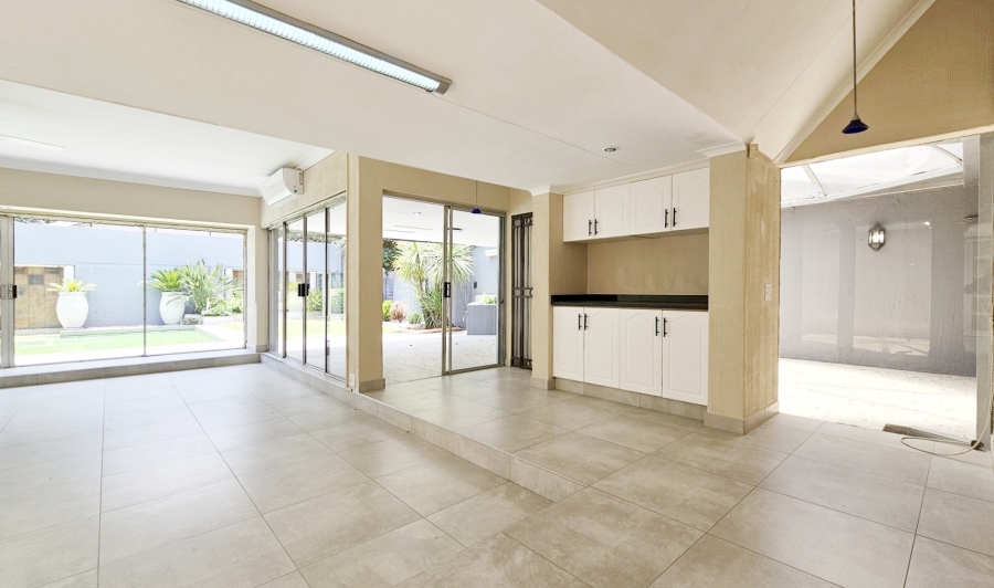 4 Bedroom Property for Sale in Three Rivers Proper Gauteng