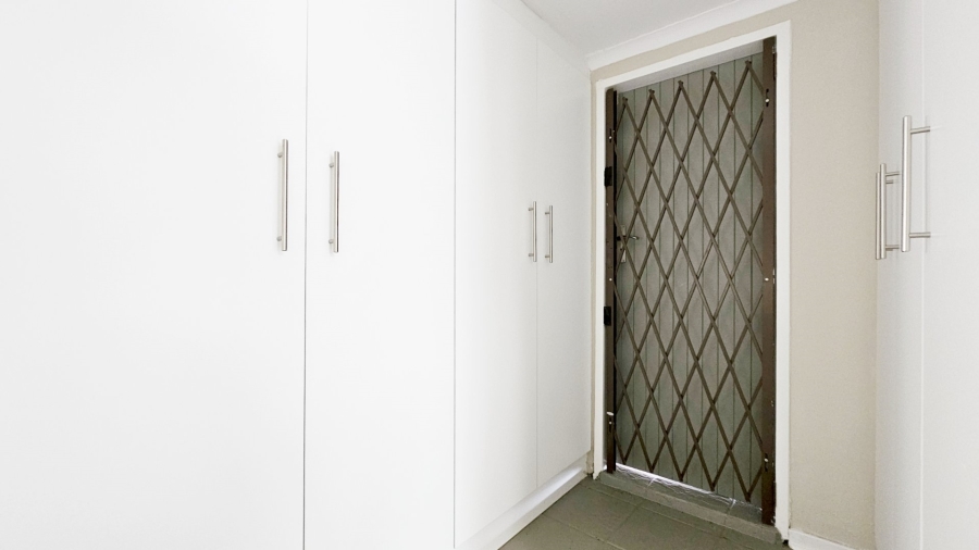 4 Bedroom Property for Sale in Three Rivers Proper Gauteng