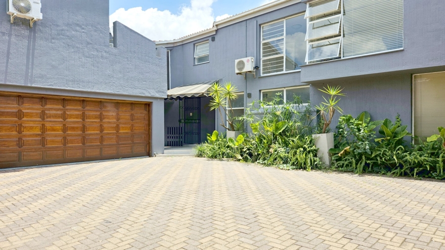 4 Bedroom Property for Sale in Three Rivers Proper Gauteng