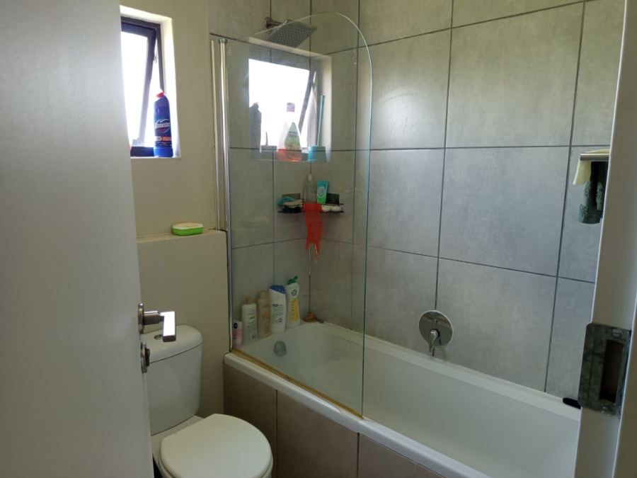 2 Bedroom Property for Sale in Grand Central Gauteng