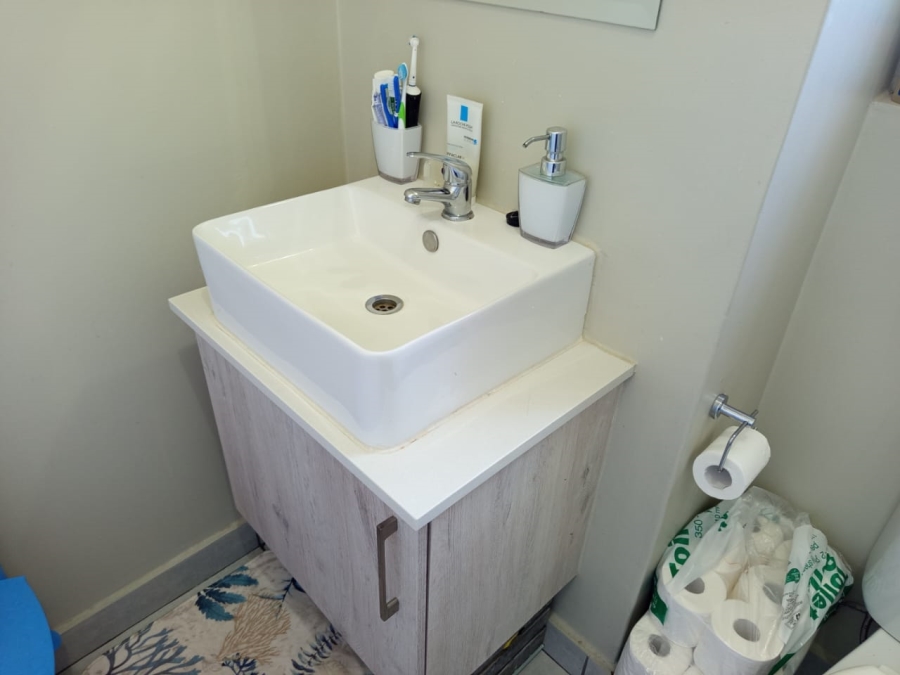 2 Bedroom Property for Sale in Grand Central Gauteng