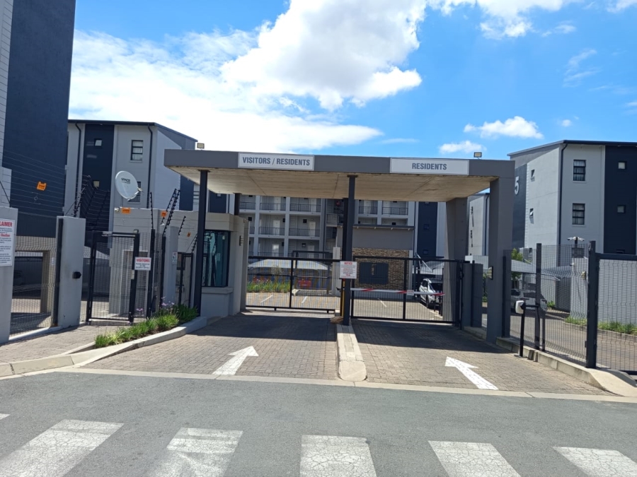 2 Bedroom Property for Sale in Grand Central Gauteng