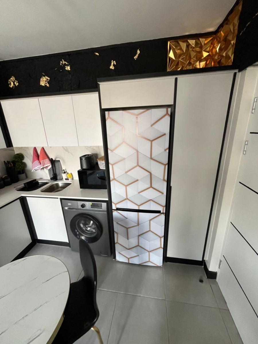 1 Bedroom Property for Sale in Waterfall Gauteng