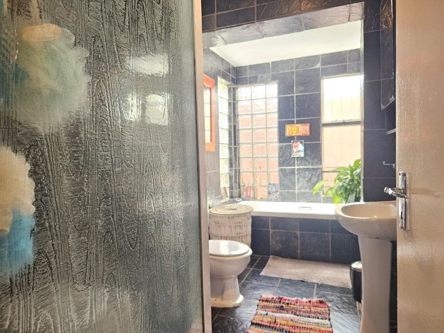 3 Bedroom Property for Sale in Bromhof Gauteng