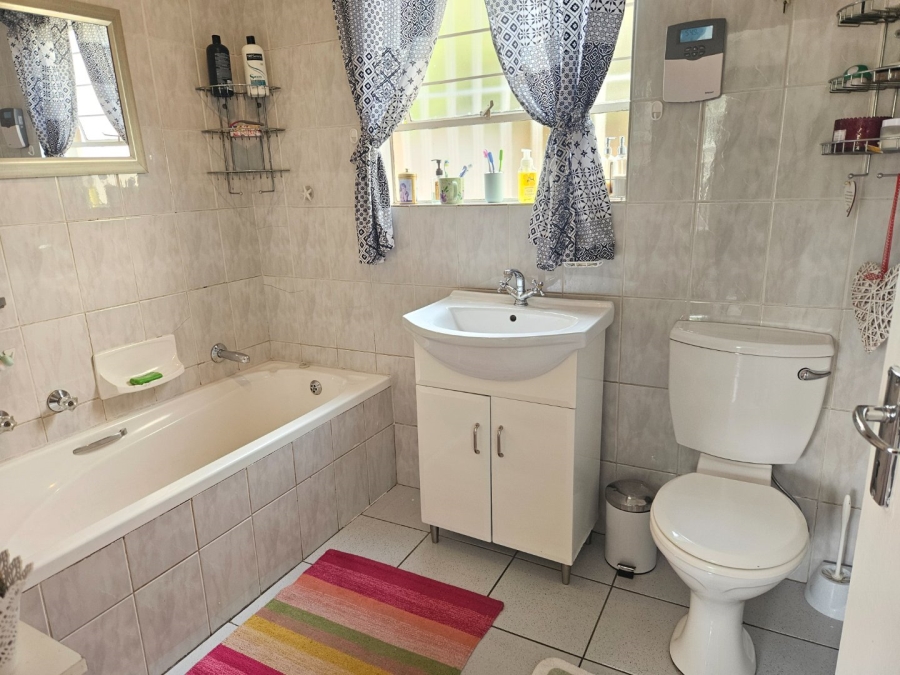 3 Bedroom Property for Sale in Bromhof Gauteng