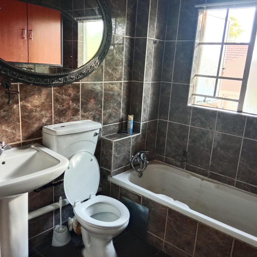 To Let 2 Bedroom Property for Rent in Lyttelton Manor Gauteng