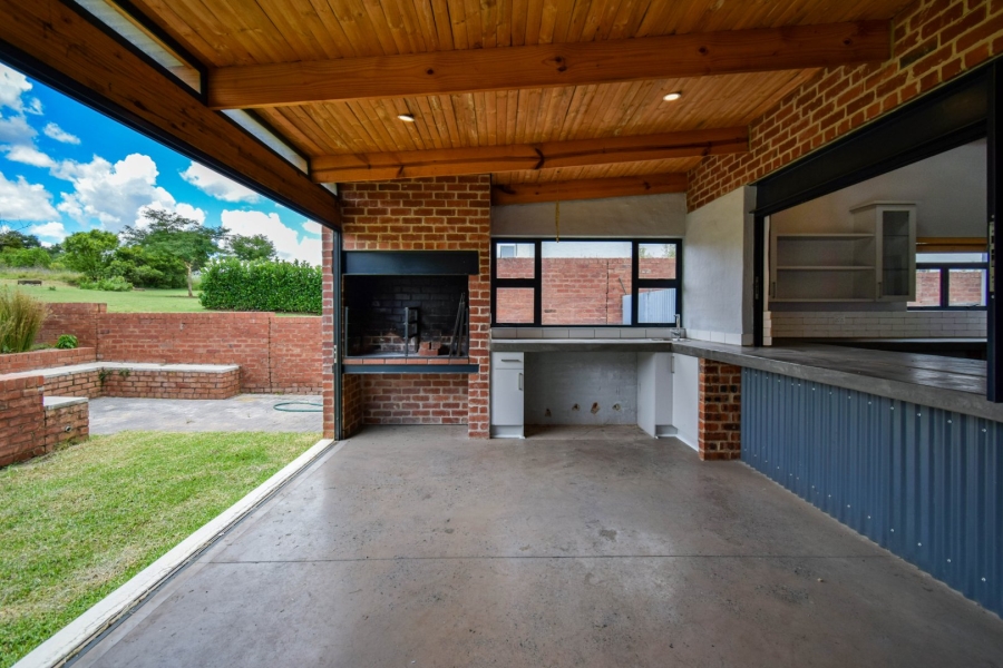 4 Bedroom Property for Sale in Waterlake Farm Lifestyle Estate Gauteng