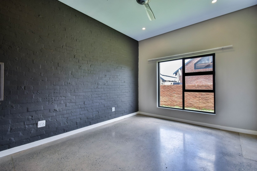 4 Bedroom Property for Sale in Waterlake Farm Lifestyle Estate Gauteng