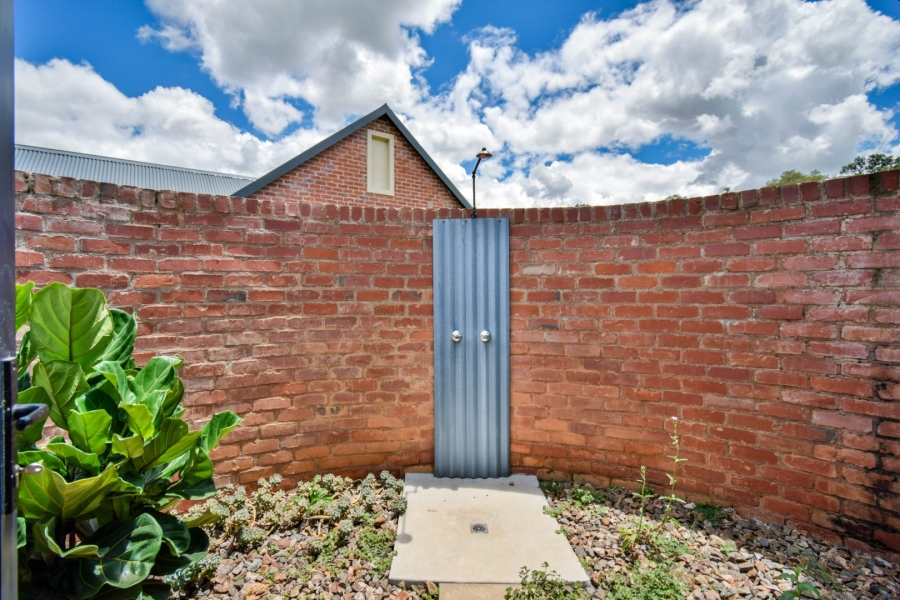 4 Bedroom Property for Sale in Waterlake Farm Lifestyle Estate Gauteng