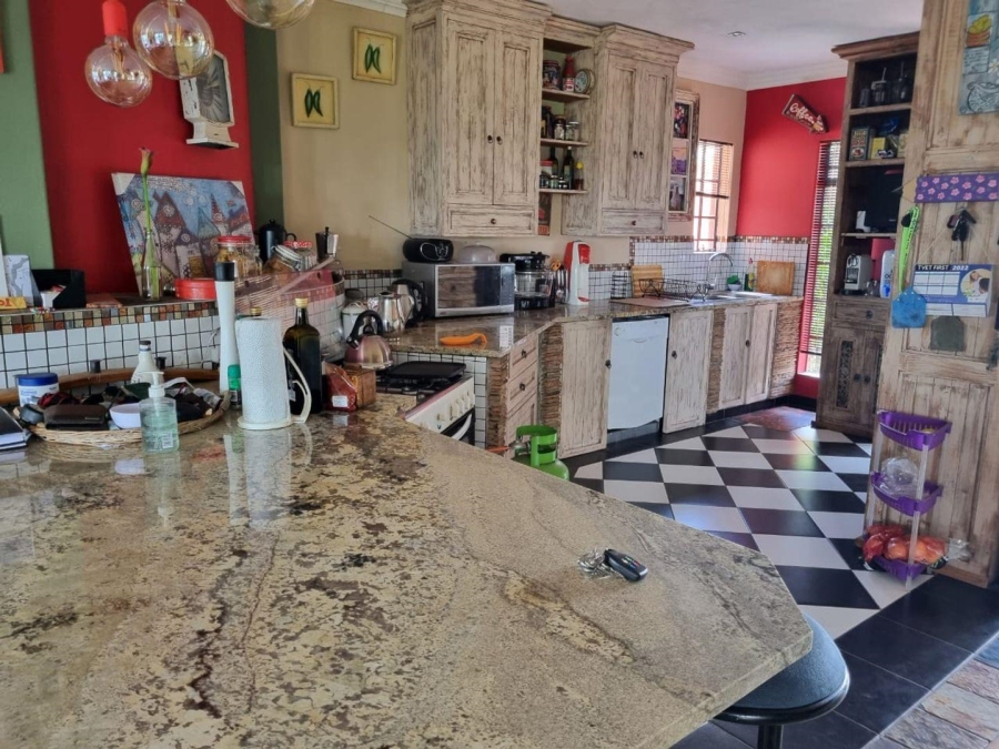 4 Bedroom Property for Sale in Vaaloewer Gauteng