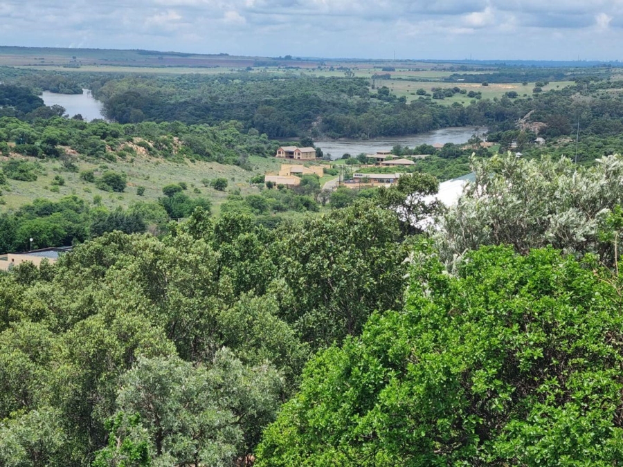 4 Bedroom Property for Sale in Vaaloewer Gauteng