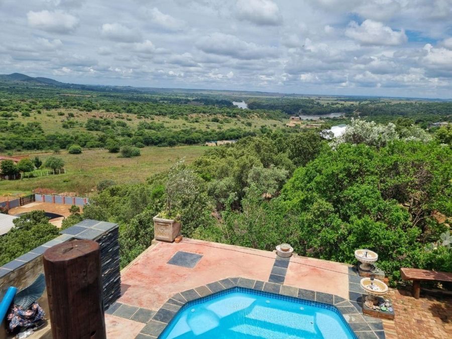 4 Bedroom Property for Sale in Vaaloewer Gauteng