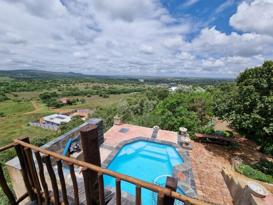 4 Bedroom Property for Sale in Vaaloewer Gauteng