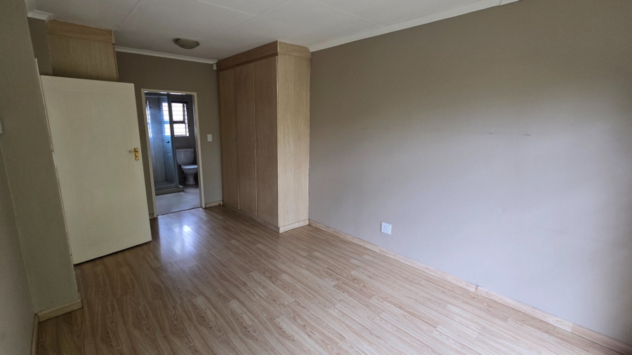 To Let 2 Bedroom Property for Rent in Blue Valley Golf Estate Gauteng