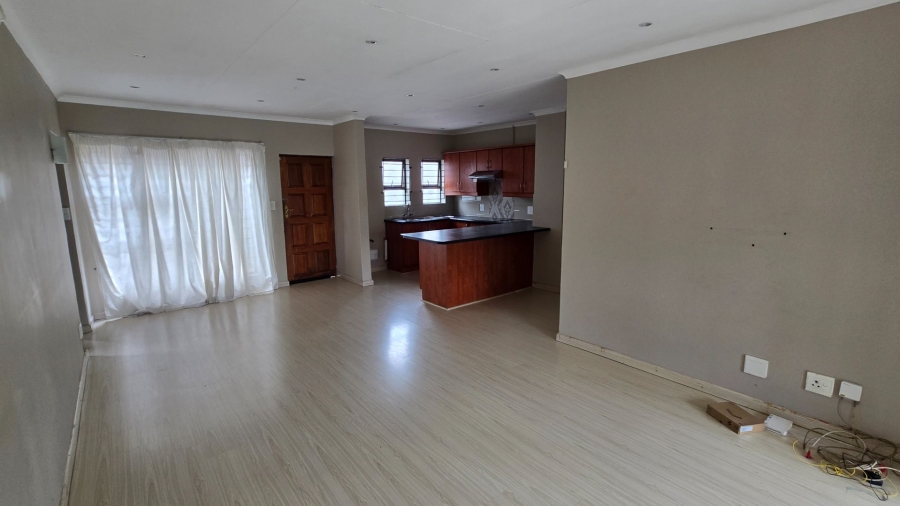 To Let 2 Bedroom Property for Rent in Blue Valley Golf Estate Gauteng