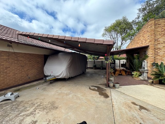 4 Bedroom Property for Sale in Esther Park Gauteng