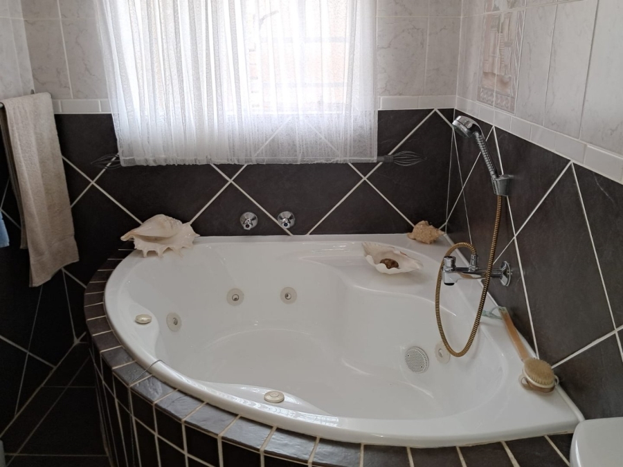 3 Bedroom Property for Sale in Noordheuwel Gauteng