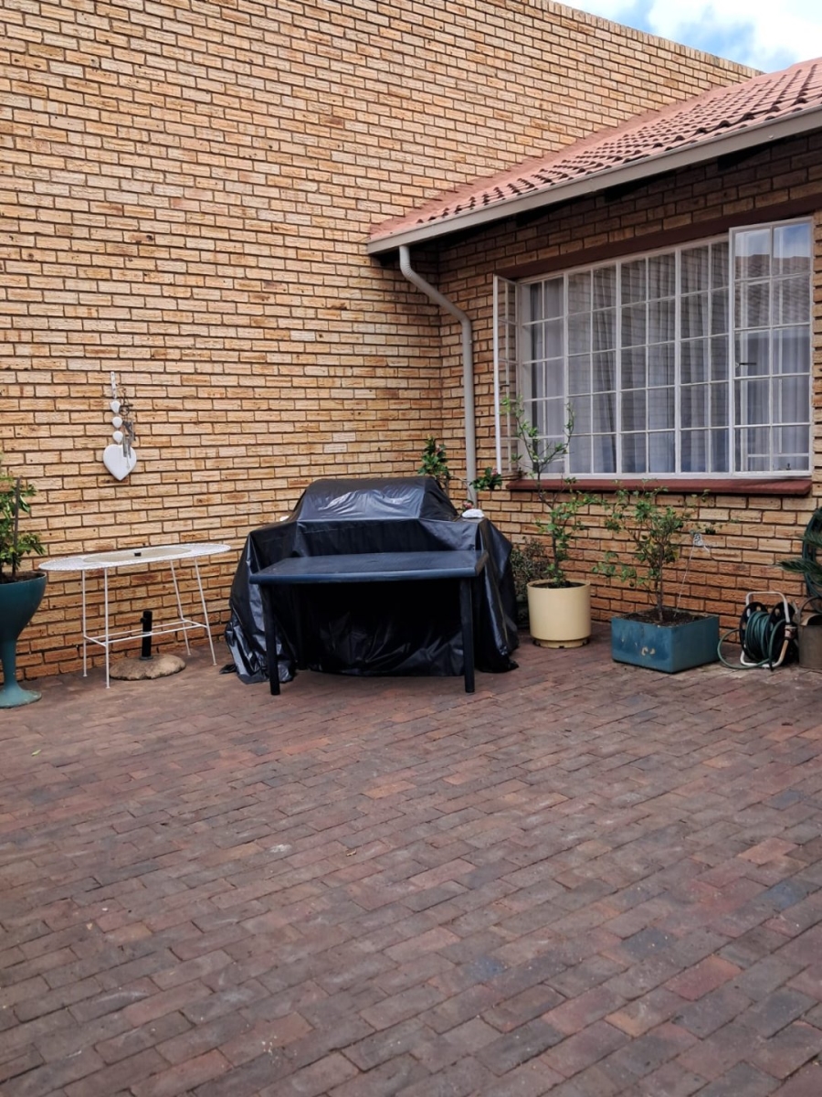 3 Bedroom Property for Sale in Noordheuwel Gauteng
