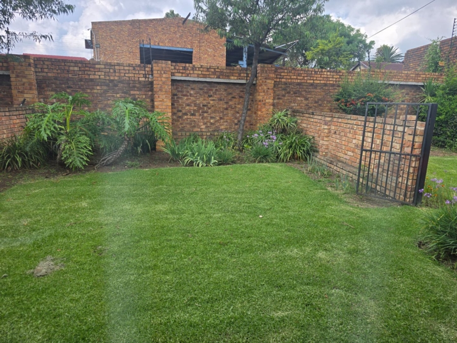 To Let 1 Bedroom Property for Rent in Witfield Gauteng