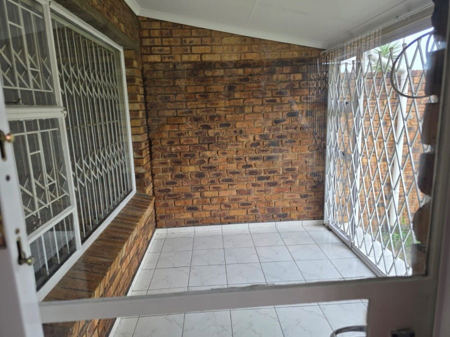 To Let 1 Bedroom Property for Rent in Witfield Gauteng