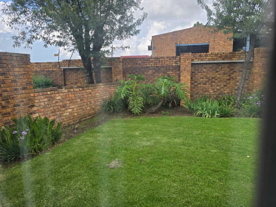 To Let 1 Bedroom Property for Rent in Witfield Gauteng