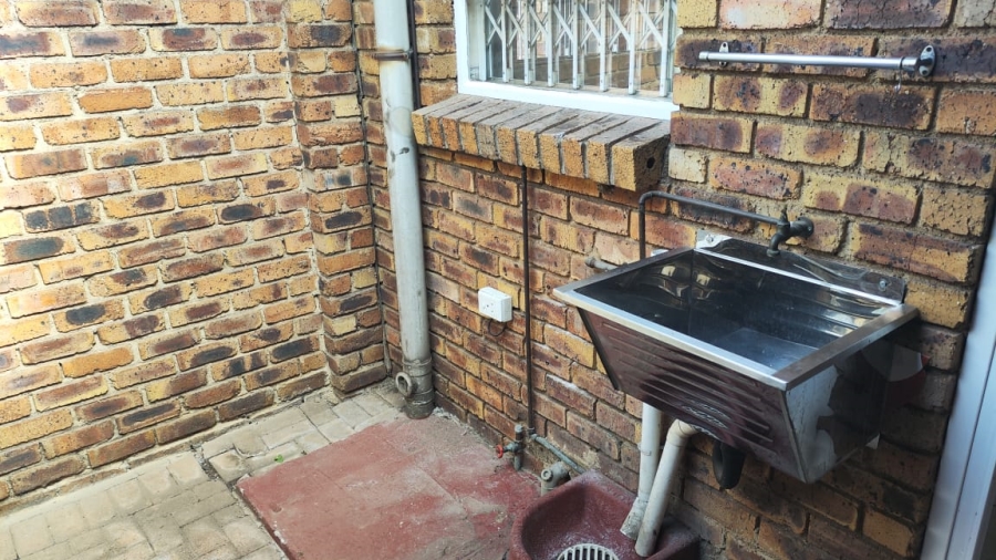 To Let 1 Bedroom Property for Rent in Witfield Gauteng