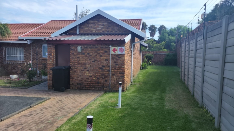 To Let 1 Bedroom Property for Rent in Witfield Gauteng