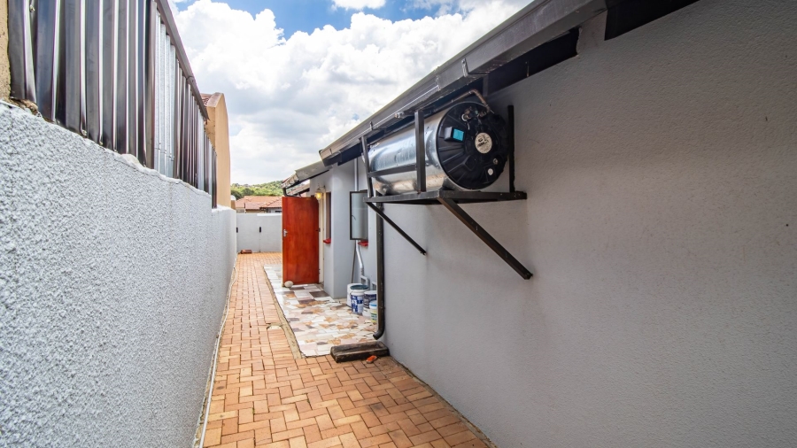 3 Bedroom Property for Sale in Eikenhof Gauteng