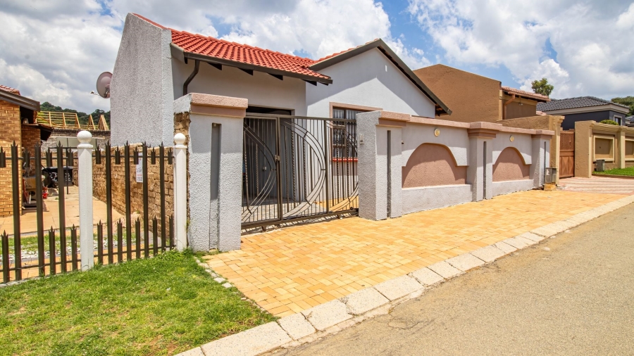 3 Bedroom Property for Sale in Eikenhof Gauteng