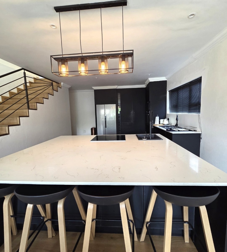 6 Bedroom Property for Sale in Noordwyk Gauteng