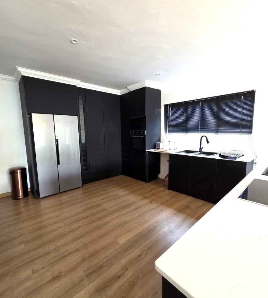 6 Bedroom Property for Sale in Noordwyk Gauteng