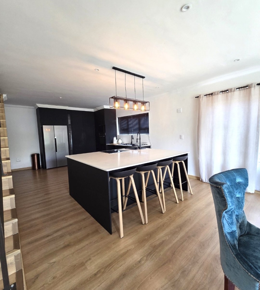 6 Bedroom Property for Sale in Noordwyk Gauteng