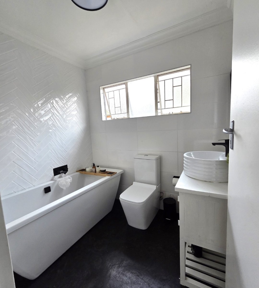 6 Bedroom Property for Sale in Noordwyk Gauteng