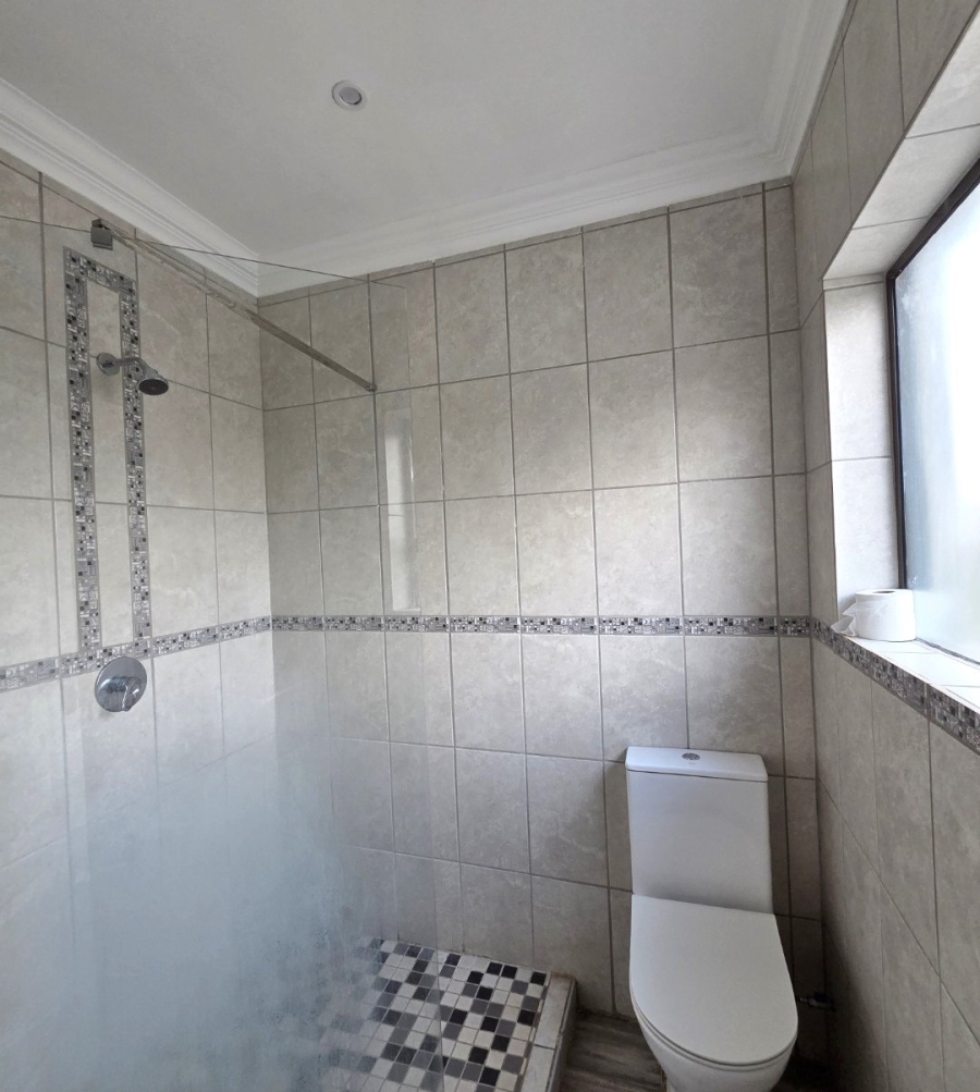 6 Bedroom Property for Sale in Noordwyk Gauteng