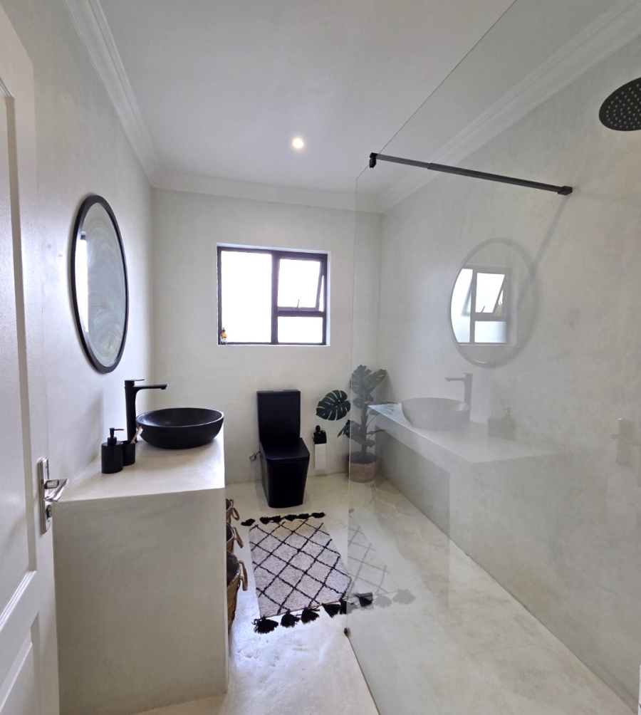 6 Bedroom Property for Sale in Noordwyk Gauteng