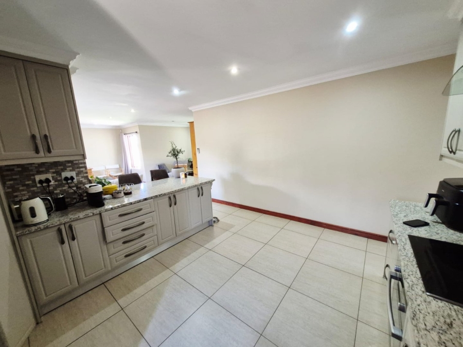 To Let 2 Bedroom Property for Rent in Olympus AH Gauteng